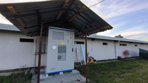 Ultime soluzioni aziendali su Farma del Nord Serbia. Soluzione per lo stoccaggio di energia fotovoltaica.